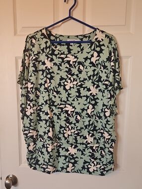 Chico's Mint Green Navy and Cream Floral Short Sleeve Tee